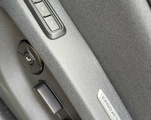 Чорний Фольксваген Тігуан, об'ємом двигуна 2 л та пробігом 1 тис. км за 48700 $, фото 10 на Automoto.ua