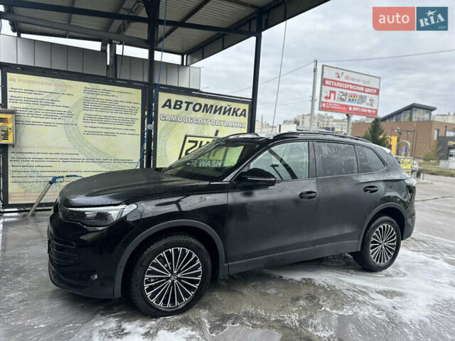Черный Фольксваген Тигуан, объемом двигателя 1.97 л и пробегом 2 тыс. км за 33500 $, фото 5 на Automoto.ua