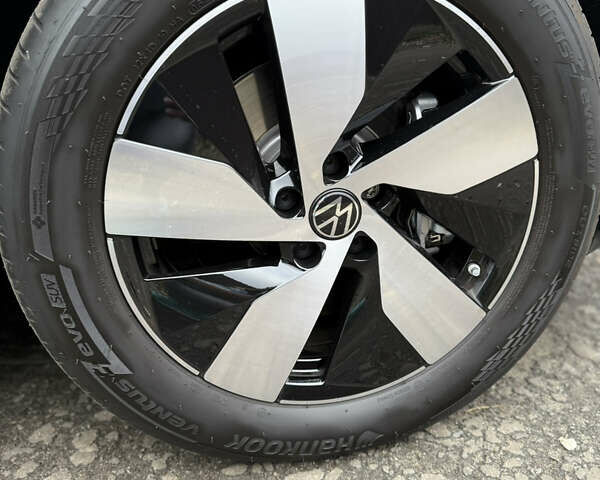 Чорний Фольксваген Тігуан, об'ємом двигуна 2 л та пробігом 1 тис. км за 48700 $, фото 30 на Automoto.ua