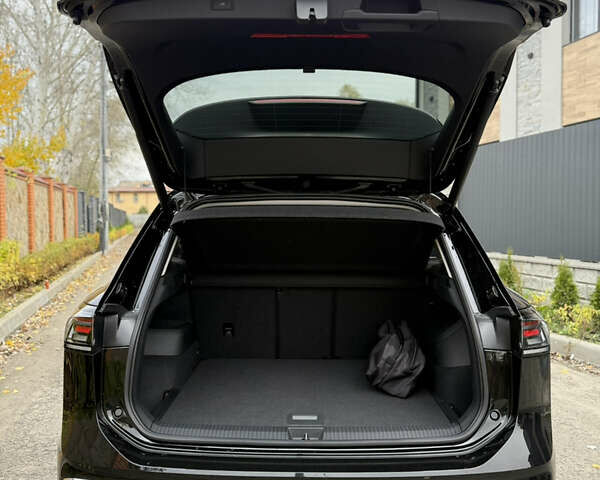 Чорний Фольксваген Тігуан, об'ємом двигуна 2 л та пробігом 1 тис. км за 48700 $, фото 32 на Automoto.ua