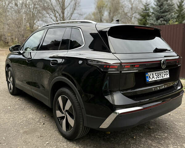 Чорний Фольксваген Тігуан, об'ємом двигуна 2 л та пробігом 1 тис. км за 48700 $, фото 28 на Automoto.ua