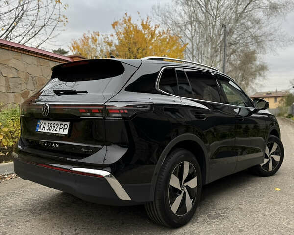 Чорний Фольксваген Тігуан, об'ємом двигуна 2 л та пробігом 1 тис. км за 48700 $, фото 2 на Automoto.ua