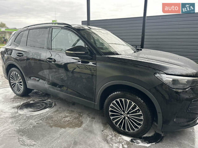 Черный Фольксваген Тигуан, объемом двигателя 1.97 л и пробегом 2 тыс. км за 33500 $, фото 3 на Automoto.ua