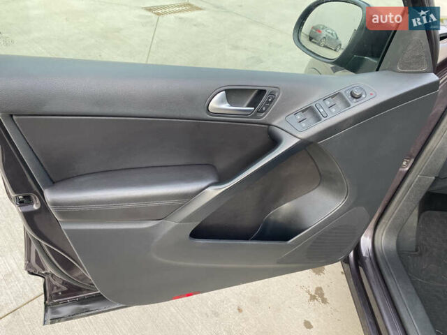 Фіолетовий Фольксваген Тігуан, об'ємом двигуна 1.98 л та пробігом 233 тис. км за 11800 $, фото 19 на Automoto.ua