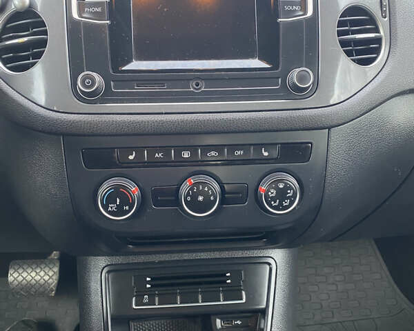 Фіолетовий Фольксваген Тігуан, об'ємом двигуна 1.98 л та пробігом 233 тис. км за 11800 $, фото 26 на Automoto.ua