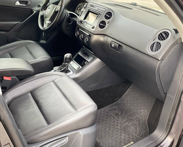 Фіолетовий Фольксваген Тігуан, об'ємом двигуна 1.98 л та пробігом 233 тис. км за 11800 $, фото 15 на Automoto.ua