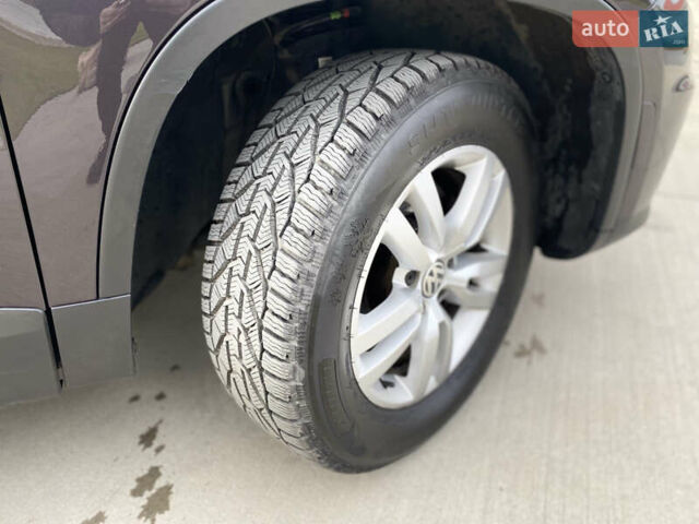 Фіолетовий Фольксваген Тігуан, об'ємом двигуна 1.98 л та пробігом 233 тис. км за 11800 $, фото 13 на Automoto.ua