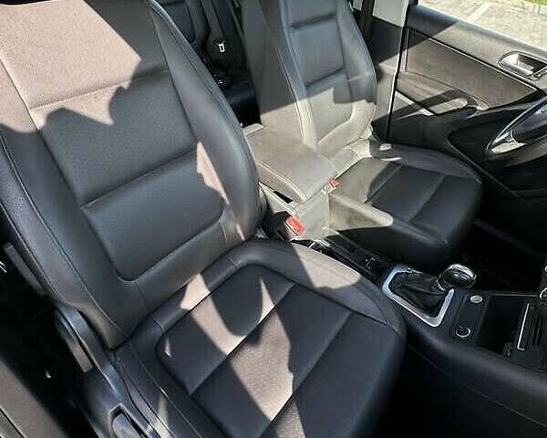 Фіолетовий Фольксваген Тігуан, об'ємом двигуна 1.98 л та пробігом 142 тис. км за 14300 $, фото 12 на Automoto.ua