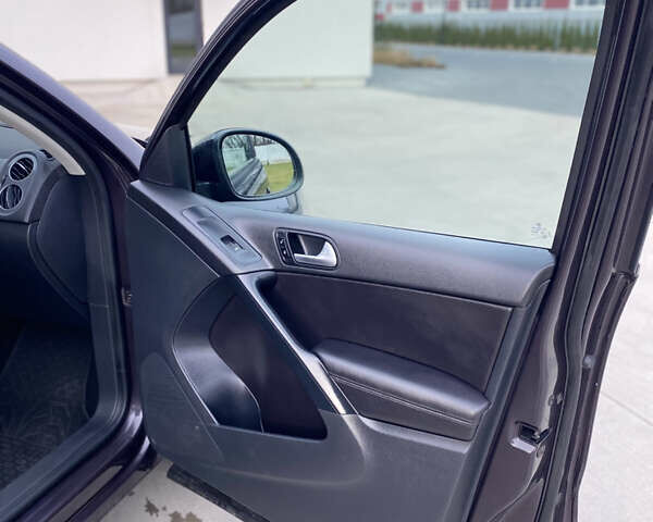 Фіолетовий Фольксваген Тігуан, об'ємом двигуна 1.98 л та пробігом 233 тис. км за 11800 $, фото 16 на Automoto.ua