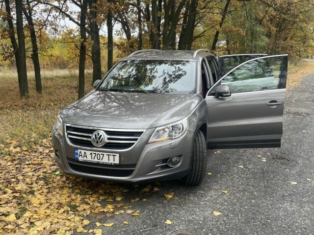 Коричневий Фольксваген Тігуан, об'ємом двигуна 2 л та пробігом 107 тис. км за 10300 $, фото 3 на Automoto.ua