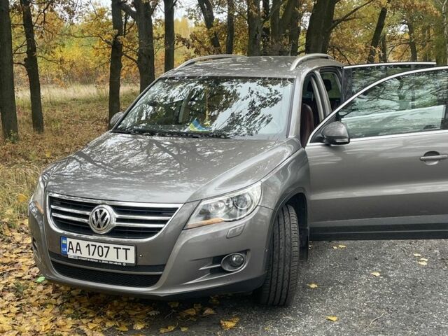 Коричневий Фольксваген Тігуан, об'ємом двигуна 2 л та пробігом 107 тис. км за 10300 $, фото 4 на Automoto.ua