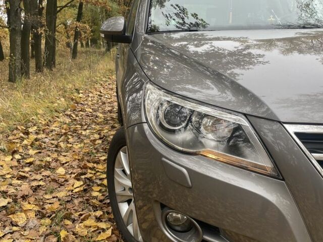 Коричневий Фольксваген Тігуан, об'ємом двигуна 2 л та пробігом 107 тис. км за 10300 $, фото 2 на Automoto.ua