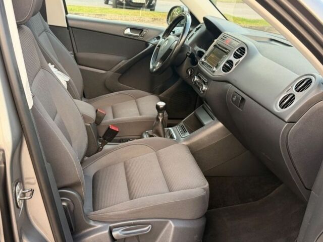 Коричневий Фольксваген Тігуан, об'ємом двигуна 0 л та пробігом 180 тис. км за 4400 $, фото 10 на Automoto.ua