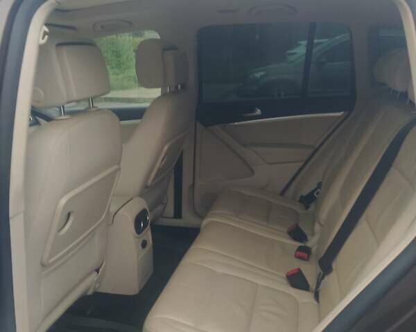 Коричневый Фольксваген Тигуан, объемом двигателя 2 л и пробегом 220 тыс. км за 15300 $, фото 11 на Automoto.ua