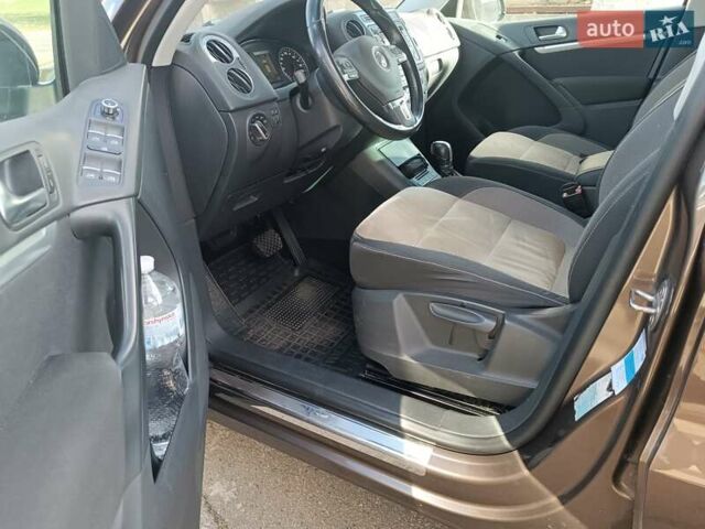 Коричневий Фольксваген Тігуан, об'ємом двигуна 2 л та пробігом 96 тис. км за 16700 $, фото 11 на Automoto.ua