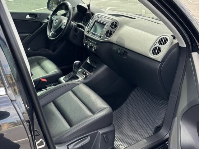 Коричневый Фольксваген Тигуан, объемом двигателя 2 л и пробегом 150 тыс. км за 14000 $, фото 3 на Automoto.ua