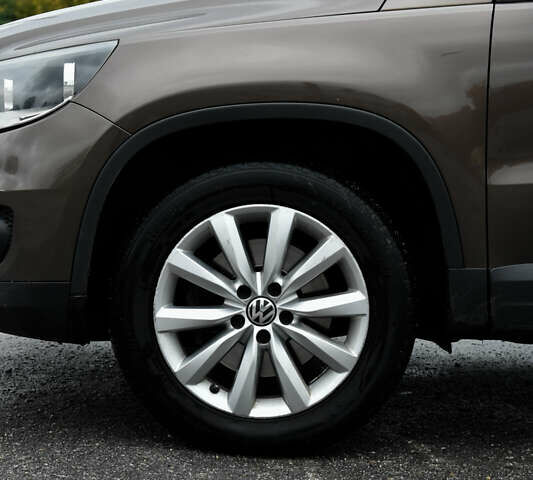 Коричневый Фольксваген Тигуан, объемом двигателя 1.97 л и пробегом 300 тыс. км за 13800 $, фото 5 на Automoto.ua