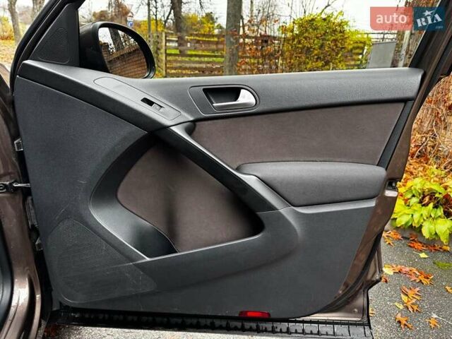 Коричневый Фольксваген Тигуан, объемом двигателя 2 л и пробегом 351 тыс. км за 13490 $, фото 29 на Automoto.ua