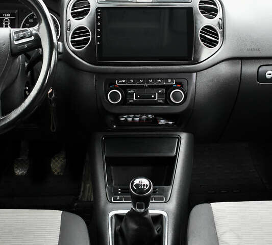 Коричневый Фольксваген Тигуан, объемом двигателя 1.97 л и пробегом 300 тыс. км за 13800 $, фото 17 на Automoto.ua