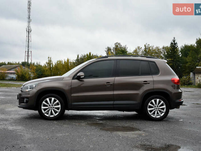 Коричневый Фольксваген Тигуан, объемом двигателя 1.97 л и пробегом 300 тыс. км за 13800 $, фото 4 на Automoto.ua