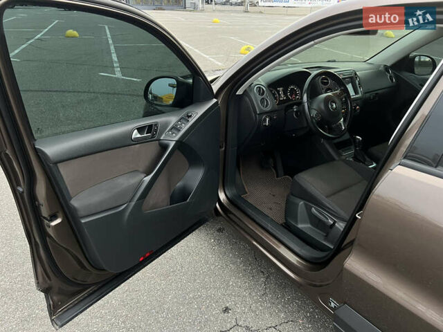 Коричневый Фольксваген Тигуан, объемом двигателя 2 л и пробегом 251 тыс. км за 13500 $, фото 24 на Automoto.ua