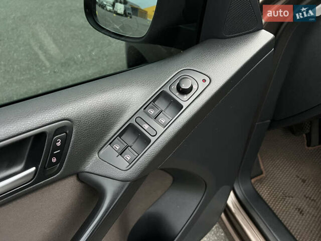 Коричневый Фольксваген Тигуан, объемом двигателя 2 л и пробегом 251 тыс. км за 13500 $, фото 26 на Automoto.ua