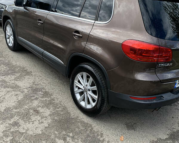 Коричневый Фольксваген Тигуан, объемом двигателя 1.97 л и пробегом 300 тыс. км за 15000 $, фото 6 на Automoto.ua