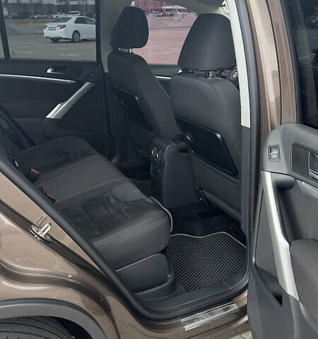 Коричневый Фольксваген Тигуан, объемом двигателя 1.99 л и пробегом 112 тыс. км за 18300 $, фото 5 на Automoto.ua