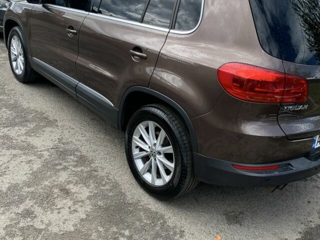 Коричневый Фольксваген Тигуан, объемом двигателя 2 л и пробегом 300 тыс. км за 15000 $, фото 2 на Automoto.ua