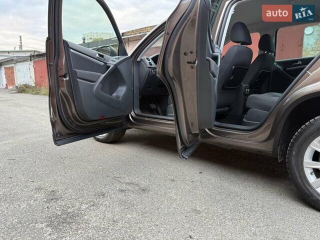 Фольксваген Тигуан 2013 в Киеве на Automoto.ua Коричневый Фольксваген Тигуан, объемом двигателя 1.99 л и пробегом 177 тыс. км за 15999 $, фото 32 на Automoto.ua