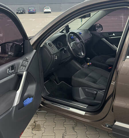 Коричневый Фольксваген Тигуан, объемом двигателя 1.99 л и пробегом 112 тыс. км за 18300 $, фото 2 на Automoto.ua