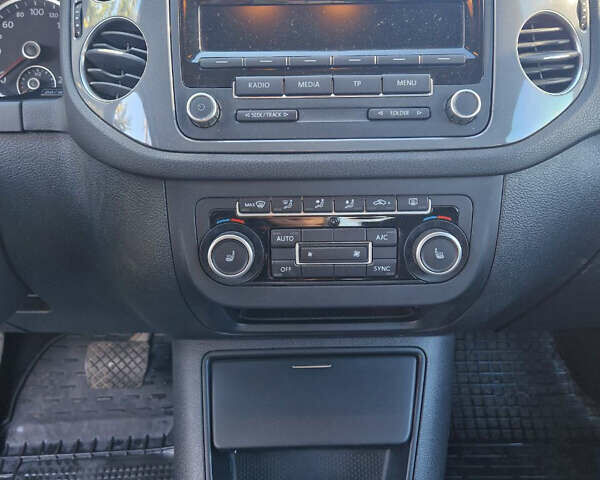 Коричневый Фольксваген Тигуан, объемом двигателя 1.97 л и пробегом 282 тыс. км за 12700 $, фото 6 на Automoto.ua