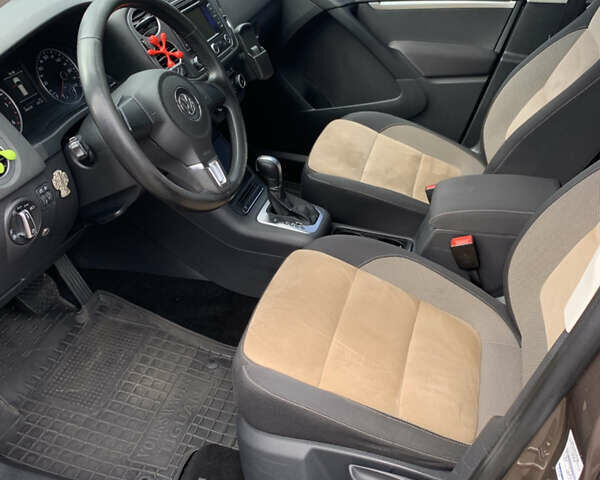 Коричневый Фольксваген Тигуан, объемом двигателя 1.97 л и пробегом 300 тыс. км за 15000 $, фото 2 на Automoto.ua