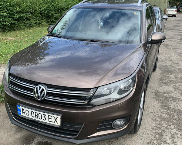 Коричневый Фольксваген Тигуан, объемом двигателя 1.97 л и пробегом 300 тыс. км за 15000 $, фото 1 на Automoto.ua