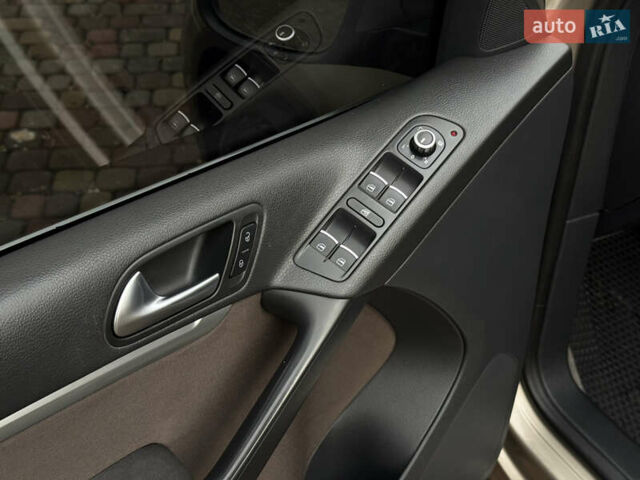 Коричневий Фольксваген Тігуан, об'ємом двигуна 2 л та пробігом 210 тис. км за 13900 $, фото 32 на Automoto.ua