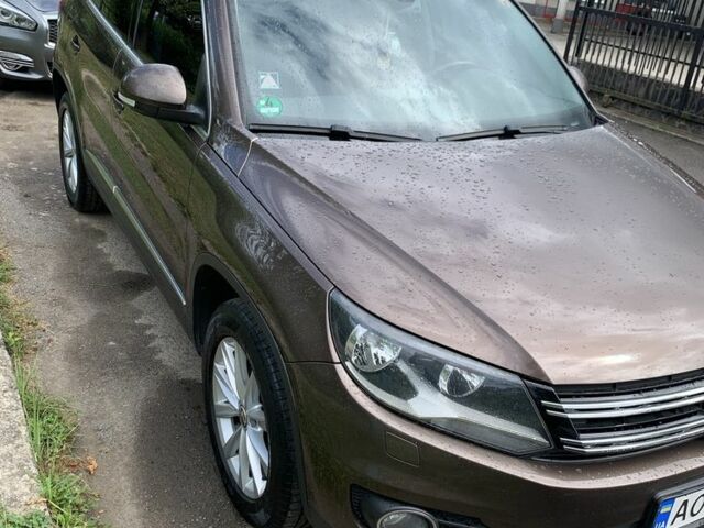 Коричневый Фольксваген Тигуан, объемом двигателя 2 л и пробегом 300 тыс. км за 15000 $, фото 1 на Automoto.ua