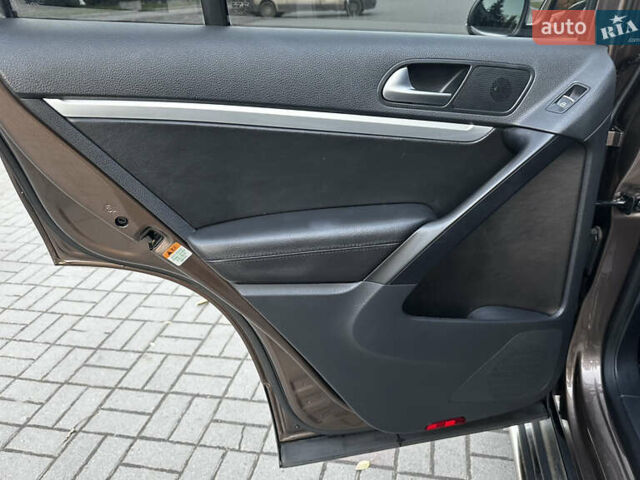 Коричневий Фольксваген Тігуан, об'ємом двигуна 2 л та пробігом 200 тис. км за 16650 $, фото 74 на Automoto.ua