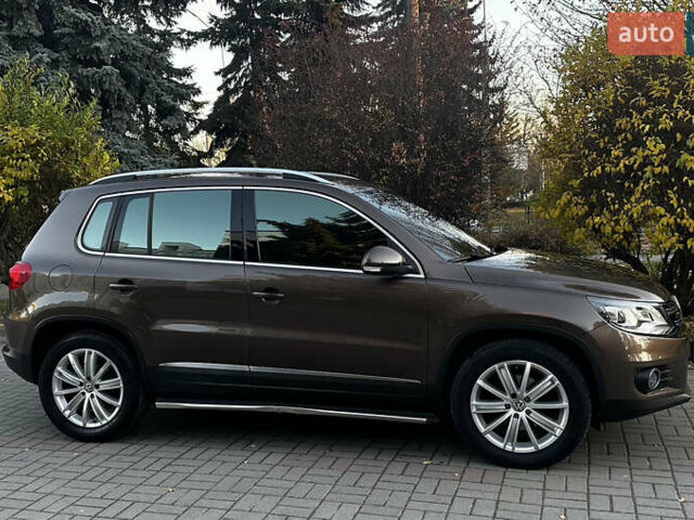 Коричневий Фольксваген Тігуан, об'ємом двигуна 2 л та пробігом 200 тис. км за 16650 $, фото 6 на Automoto.ua