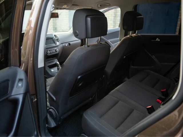 Коричневий Фольксваген Тігуан, об'ємом двигуна 2 л та пробігом 150 тис. км за 12700 $, фото 5 на Automoto.ua