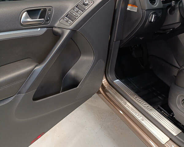 Коричневий Фольксваген Тігуан, об'ємом двигуна 2 л та пробігом 174 тис. км за 17700 $, фото 26 на Automoto.ua