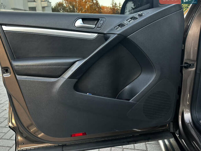 Коричневий Фольксваген Тігуан, об'ємом двигуна 2 л та пробігом 200 тис. км за 16650 $, фото 73 на Automoto.ua