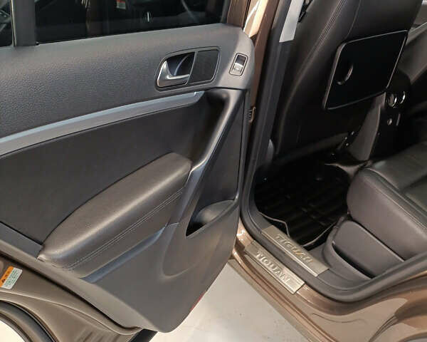 Коричневий Фольксваген Тігуан, об'ємом двигуна 2 л та пробігом 174 тис. км за 17700 $, фото 25 на Automoto.ua