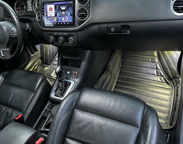 Коричневий Фольксваген Тігуан, об'ємом двигуна 2 л та пробігом 200 тис. км за 16650 $, фото 59 на Automoto.ua