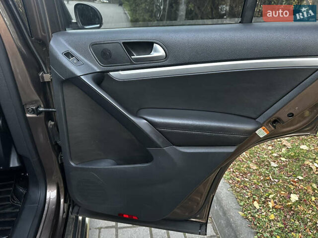 Коричневий Фольксваген Тігуан, об'ємом двигуна 2 л та пробігом 200 тис. км за 16650 $, фото 76 на Automoto.ua