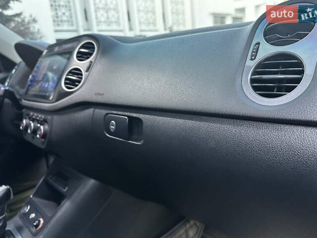 Коричневий Фольксваген Тігуан, об'ємом двигуна 2 л та пробігом 200 тис. км за 16650 $, фото 77 на Automoto.ua