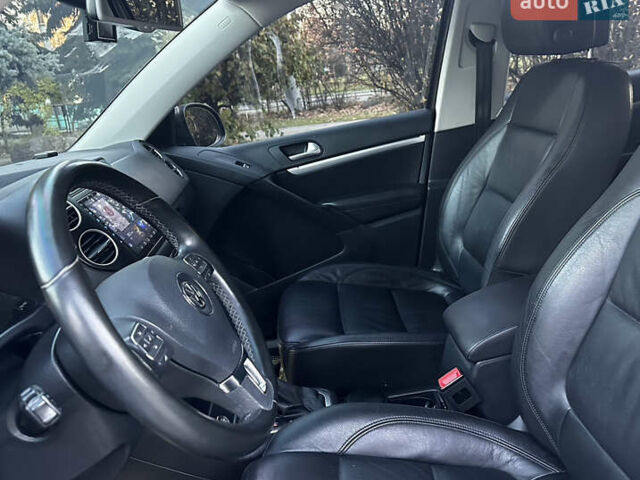 Коричневий Фольксваген Тігуан, об'ємом двигуна 2 л та пробігом 200 тис. км за 16650 $, фото 52 на Automoto.ua