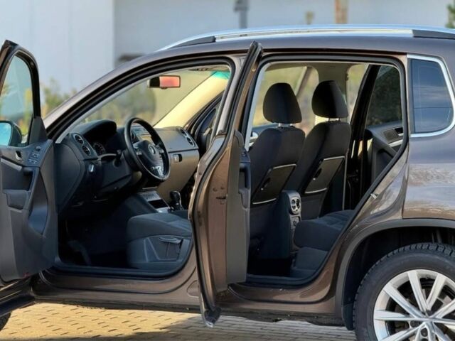 Коричневий Фольксваген Тігуан, об'ємом двигуна 2 л та пробігом 186 тис. км за 13850 $, фото 6 на Automoto.ua