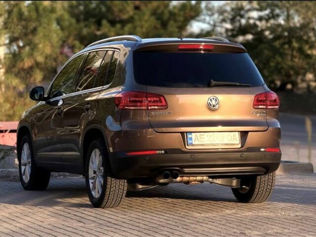 Коричневий Фольксваген Тігуан, об'ємом двигуна 2 л та пробігом 186 тис. км за 13850 $, фото 7 на Automoto.ua