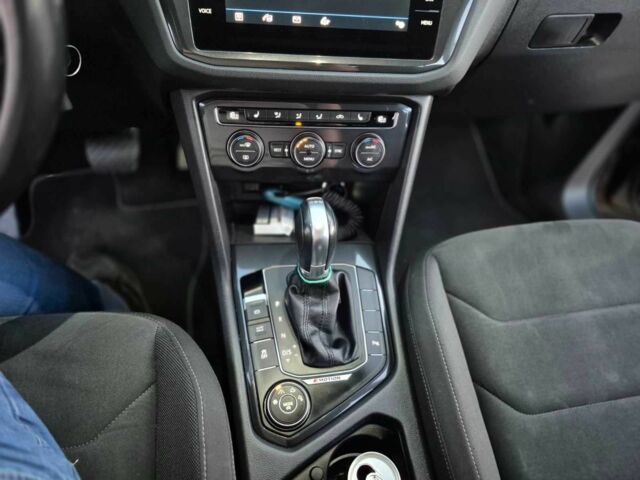 Коричневый Фольксваген Тигуан, объемом двигателя 2 л и пробегом 280 тыс. км за 22800 $, фото 2 на Automoto.ua