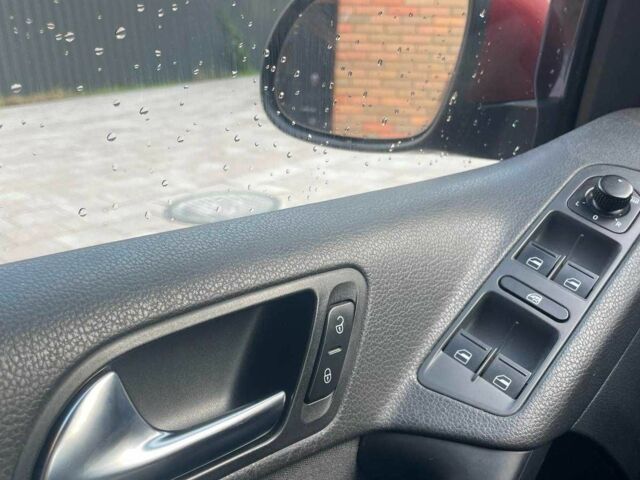 Красный Фольксваген Тигуан, объемом двигателя 2 л и пробегом 157 тыс. км за 9000 $, фото 11 на Automoto.ua